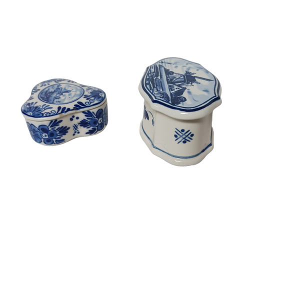 💙🤍Lot of 2 Vintage Delft Blue Hand Painted Trinket Boxes - Picture 5 of 11